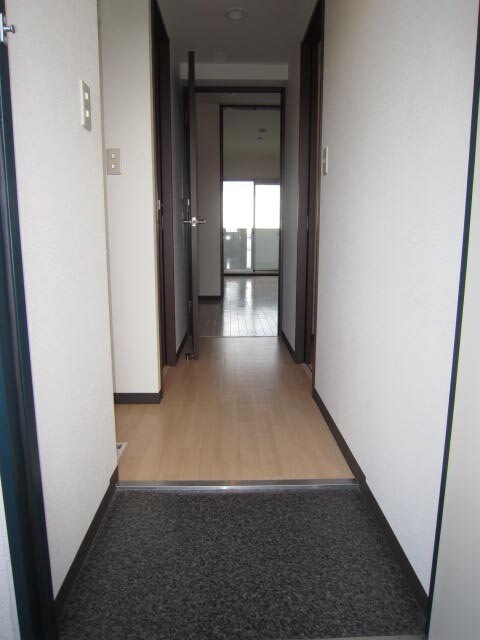 物件内観写真9　(玄関)