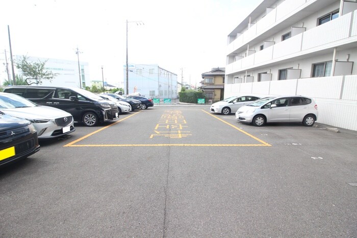 物件外観写真3　(駐車場)