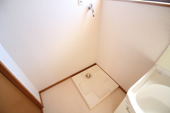 物件内観写真15　(洗濯機置場)