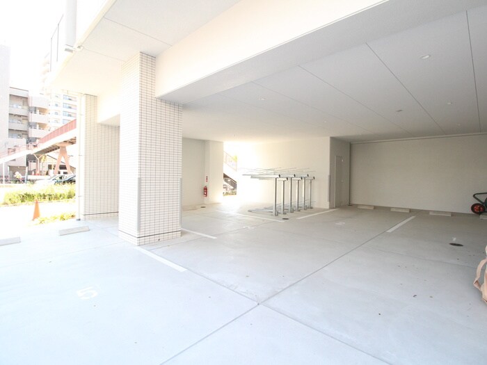 物件外観写真3　(駐車場)