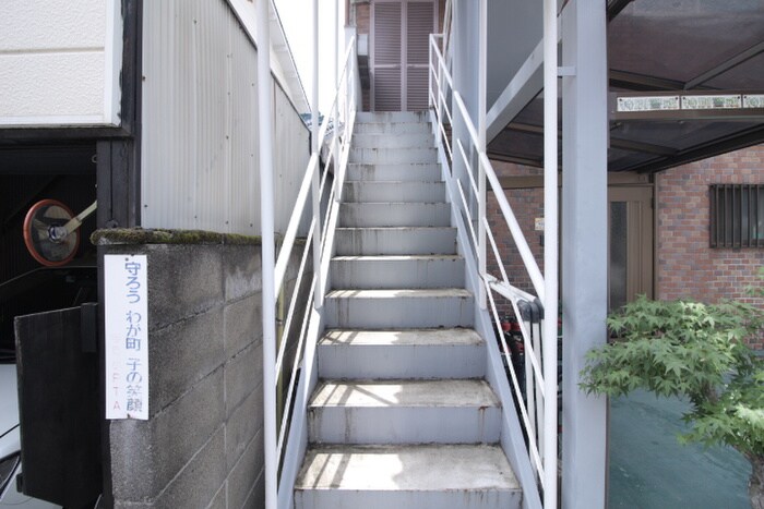 物件外観写真2　(エントランス部分)