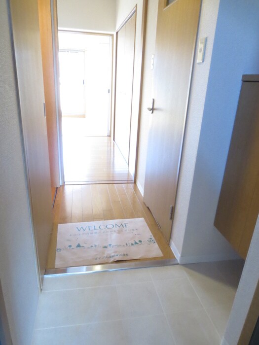 グリーンハイム三軒の玄関