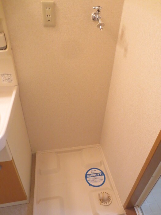 物件内観写真18　(洗濯機置場)