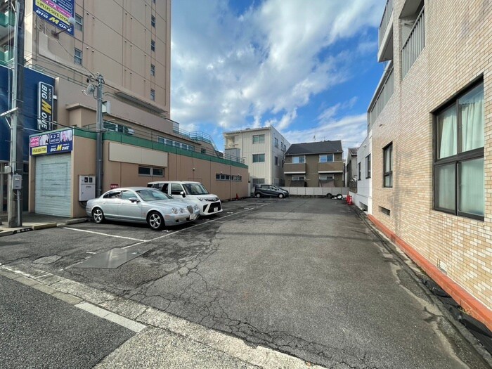 物件外観写真3　(駐車場)