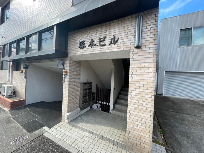 物件外観写真5　(エントランス部分)