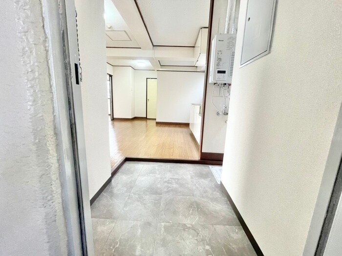 物件内観写真13　(玄関)
