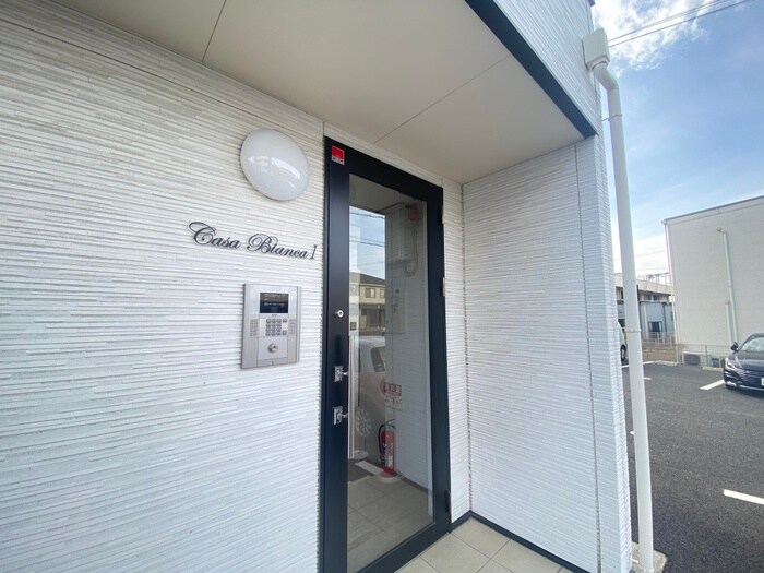 物件外観写真3　(エントランス部分)