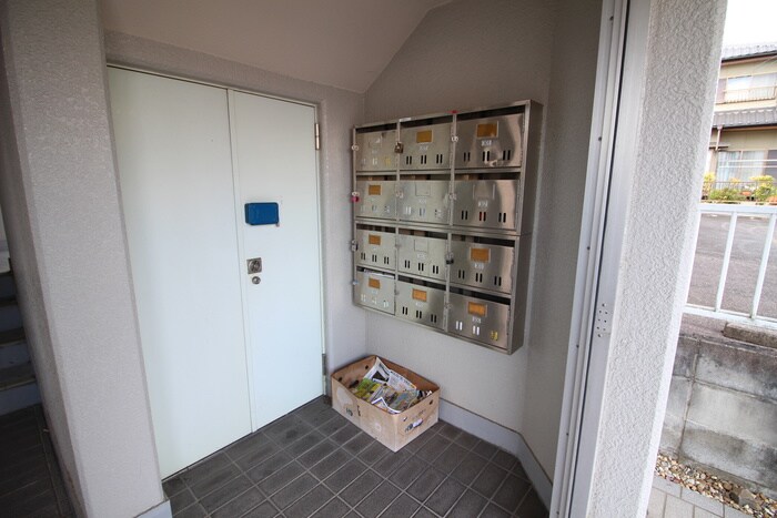 物件外観写真5　(エントランス部分)