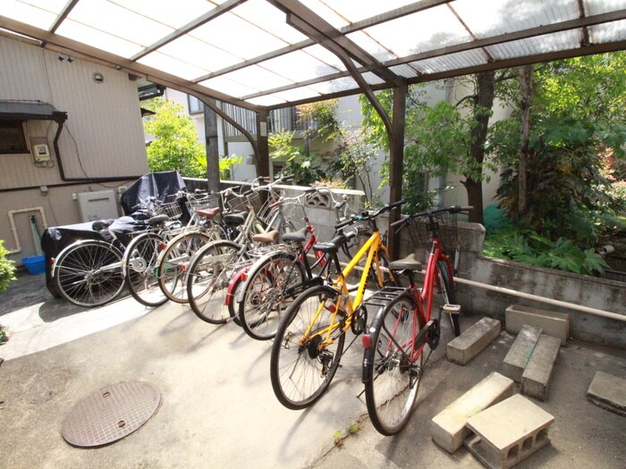物件外観写真3　(駐輪場)