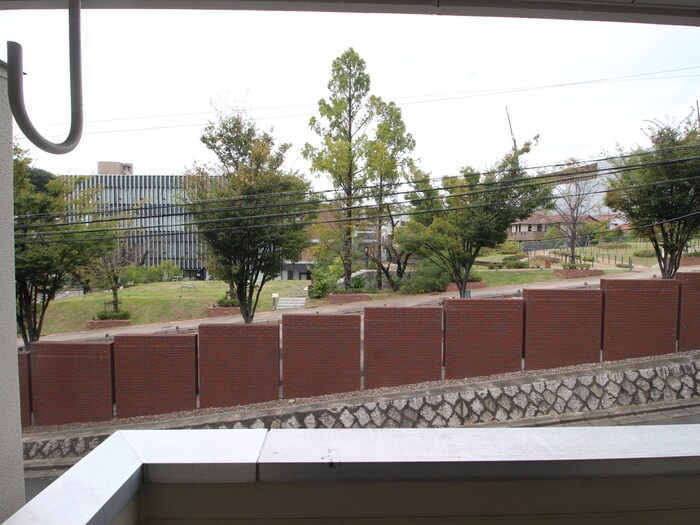 物件内観写真16　(室内からの展望)