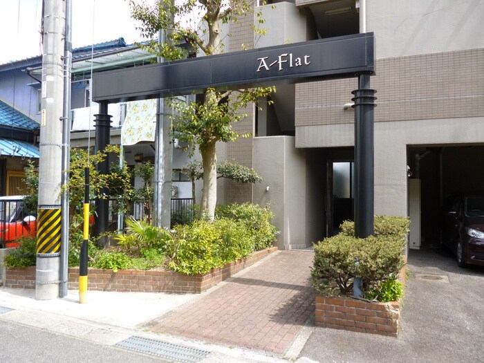 物件外観写真3　(エントランス部分)