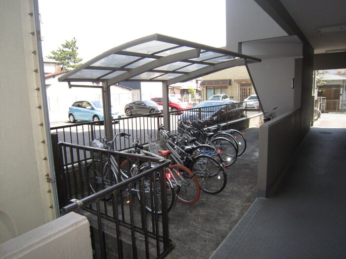 物件外観写真4　(駐輪場)