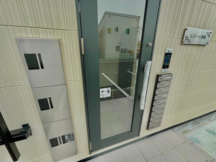 物件外観写真6　(エントランス部分)