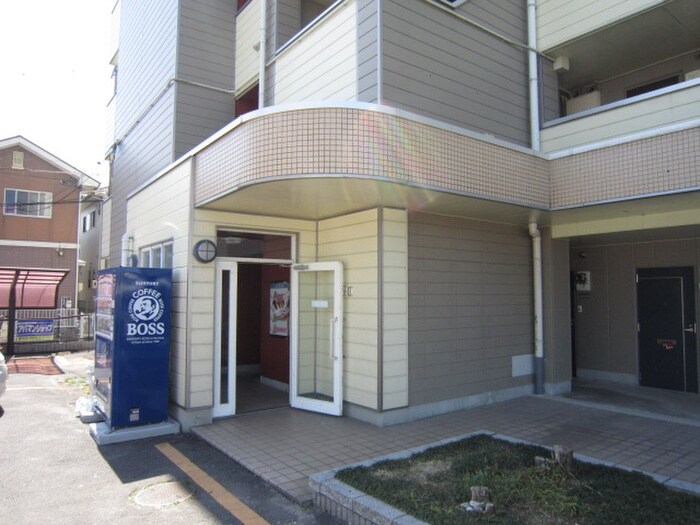 物件外観写真4　(エントランス部分)