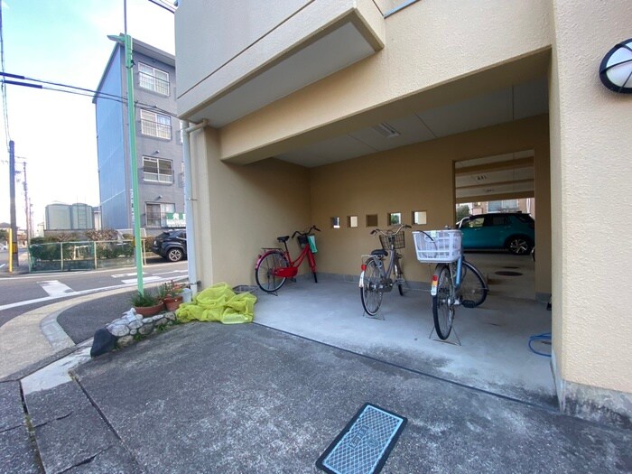 物件外観写真3　(駐輪場)