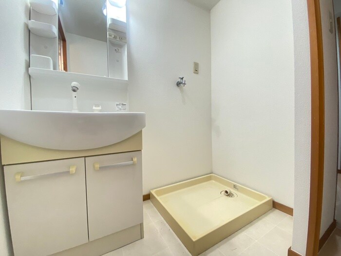 物件内観写真10　(洗濯機置場)