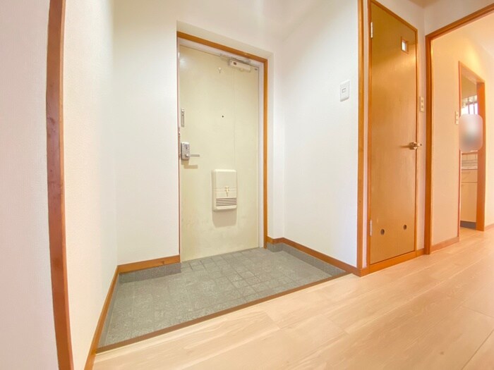 物件内観写真14　(玄関)
