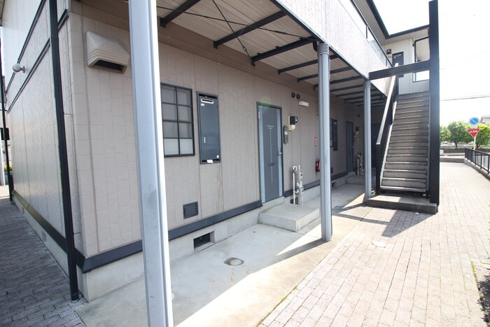 物件外観写真2　(エントランス部分)