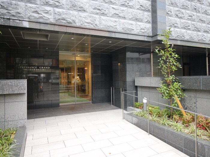 物件外観写真2　(エントランス部分)