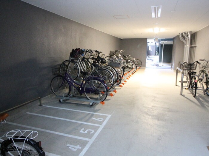 物件外観写真3　(駐輪場)
