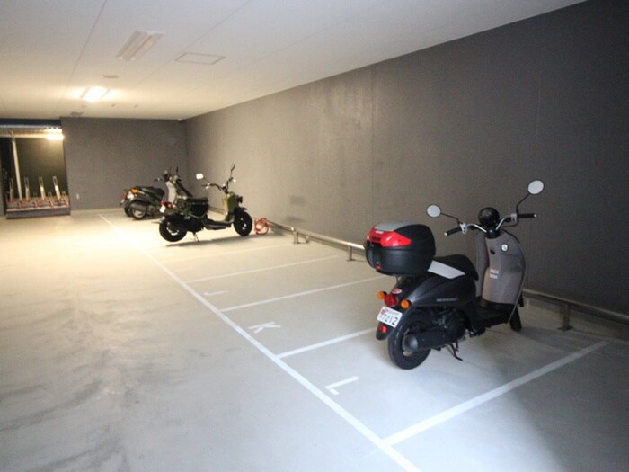 物件外観写真4　(駐車場)