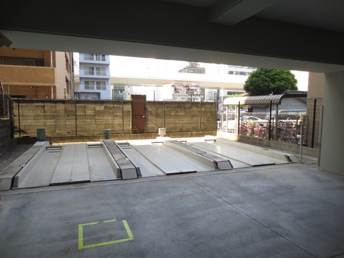 物件外観写真6　(駐車場)