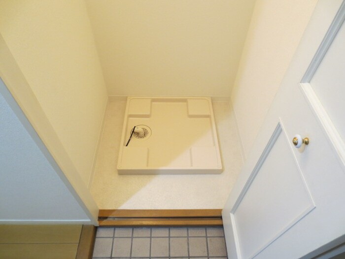 物件内観写真11　(洗濯機置場)