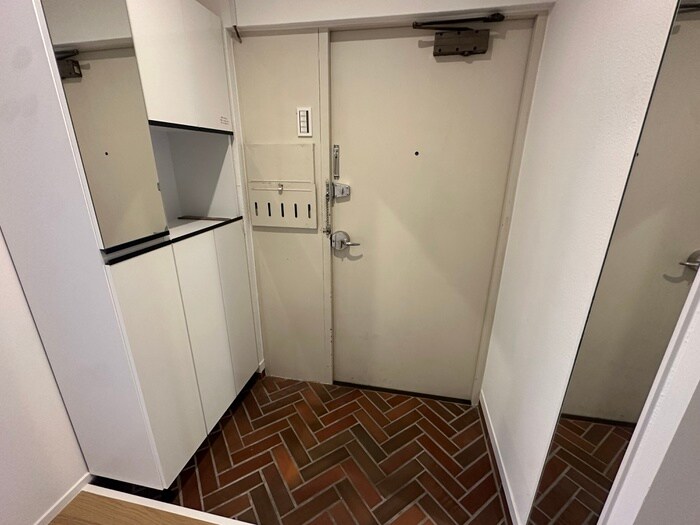 物件内観写真7　(玄関)