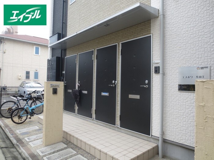 物件外観写真2　(エントランス部分)