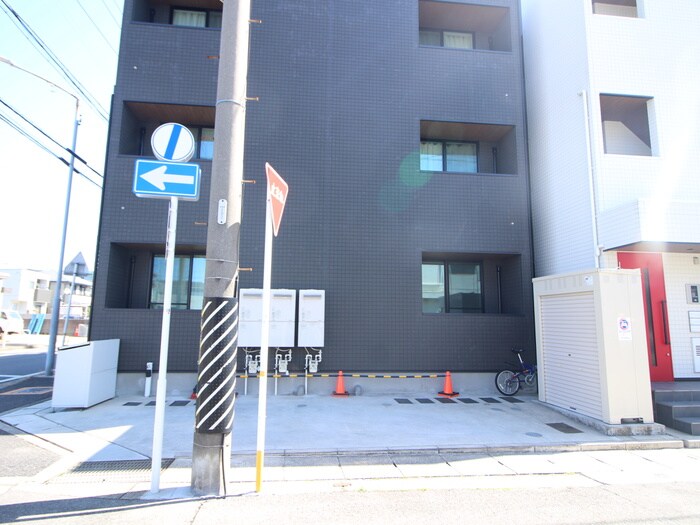 物件外観写真4　(駐車場)