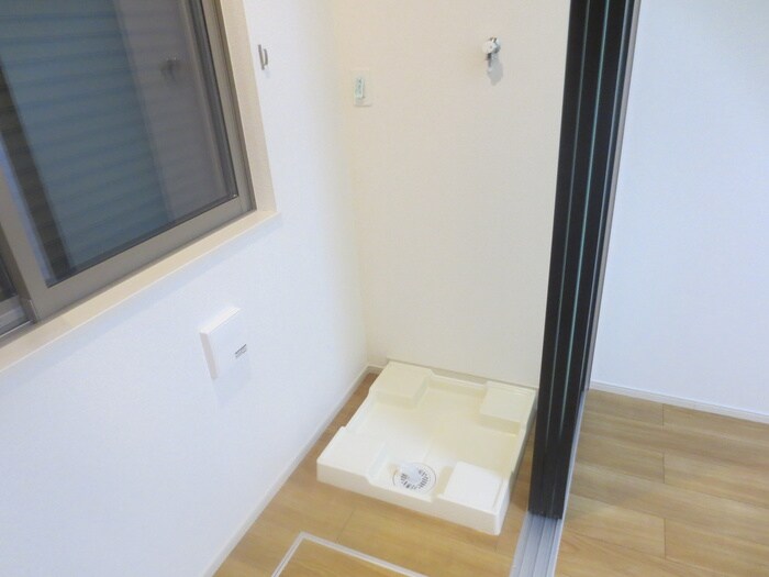 物件内観写真11　(洗濯機置場)