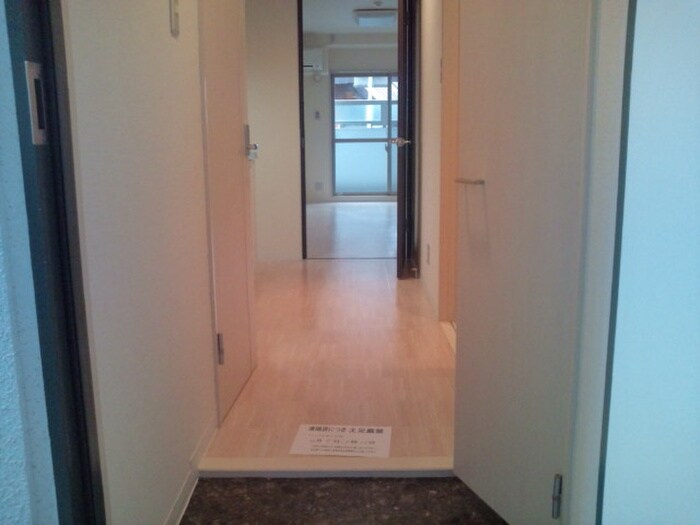 物件内観写真10　(玄関)