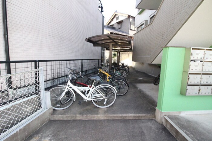 物件外観写真4　(駐輪場)
