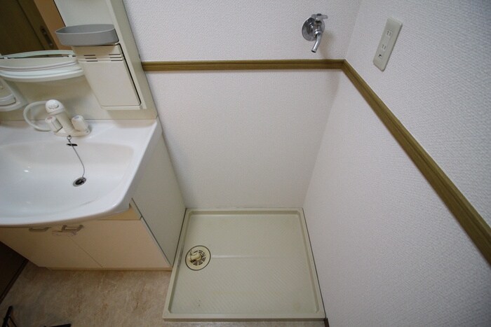 物件内観写真12　(洗濯機置場)