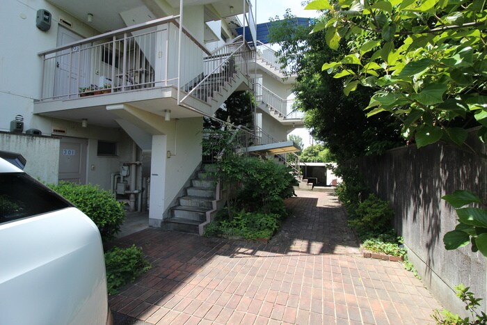 物件外観写真4　(エントランス部分)