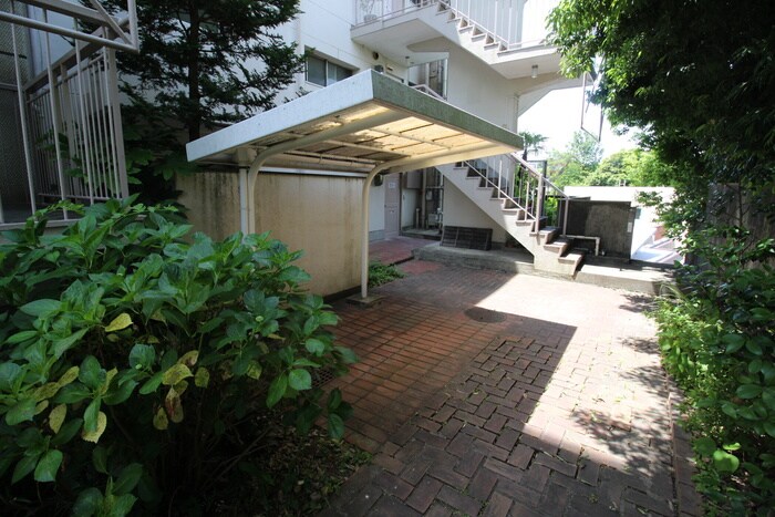 物件外観写真5　(駐輪場)