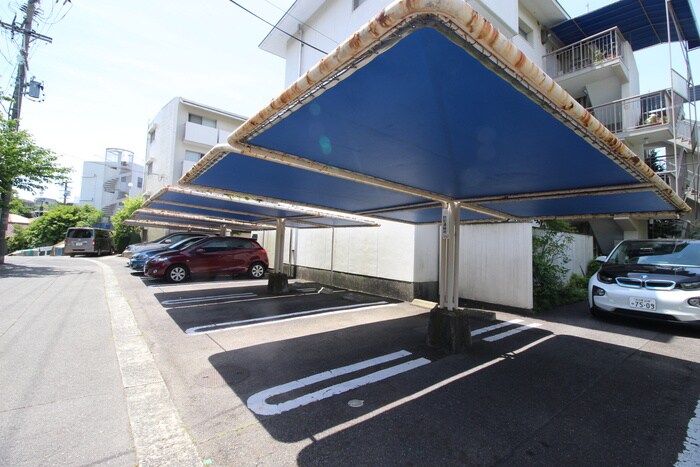 物件外観写真6　(駐車場)