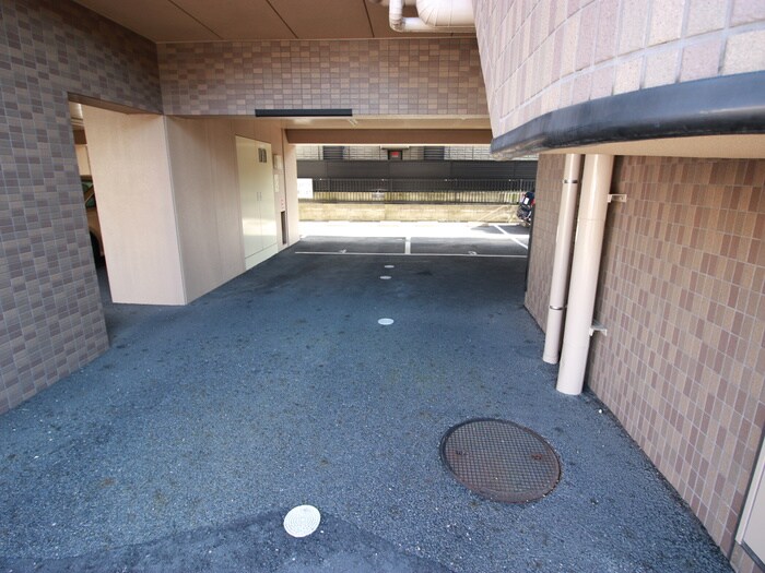 物件外観写真5　(駐車場)