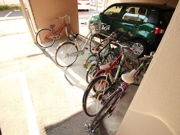 物件外観写真6　(駐輪場)