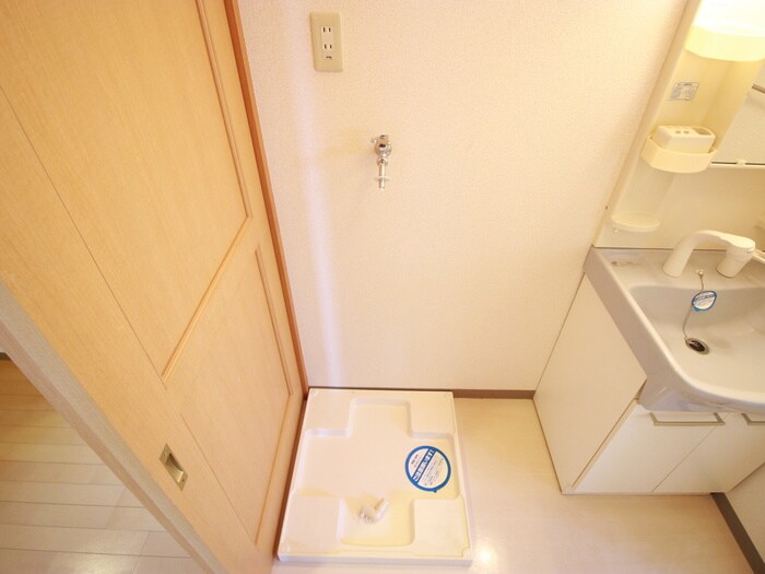 物件内観写真14　(洗濯機置場)