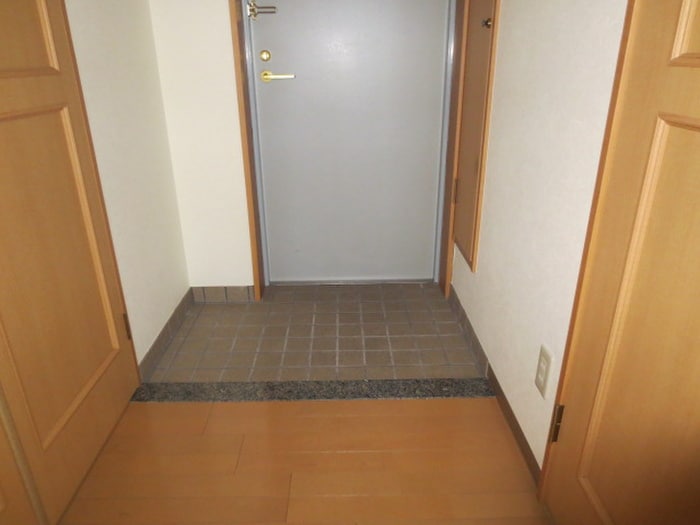 物件内観写真16　(玄関)