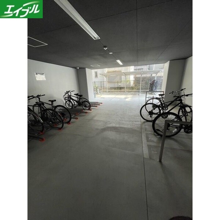 物件外観写真3　(駐輪場)