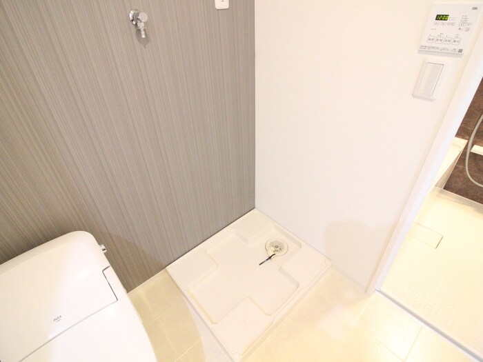 物件内観写真16　(洗濯機置場)