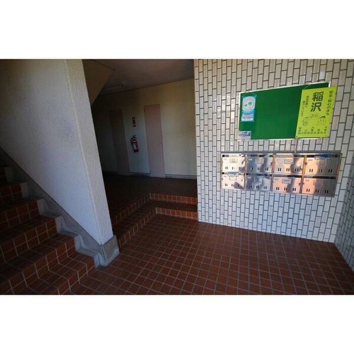 物件外観写真3　(エントランス部分)