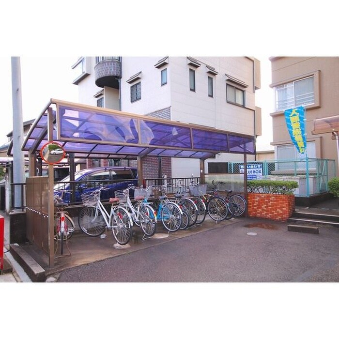物件外観写真4　(駐輪場)