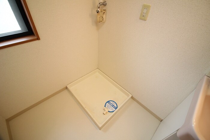 物件内観写真10　(洗濯機置場)