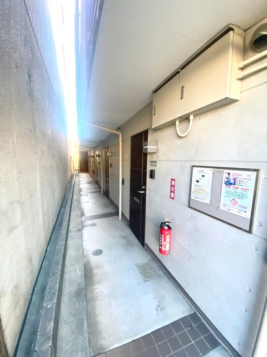 物件外観写真3　(エントランス部分)