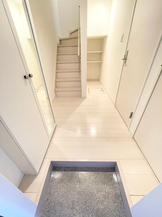 物件内観写真14　(玄関)