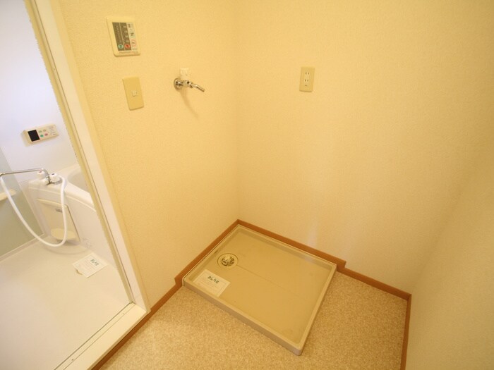 物件内観写真16　(洗濯機置場)