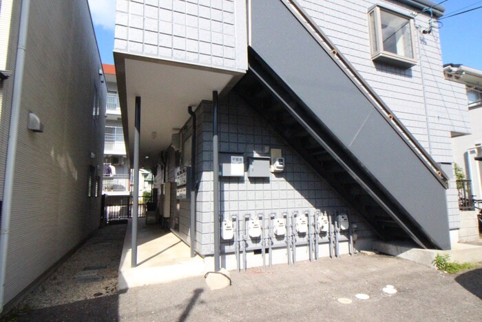 物件外観写真3　(エントランス部分)